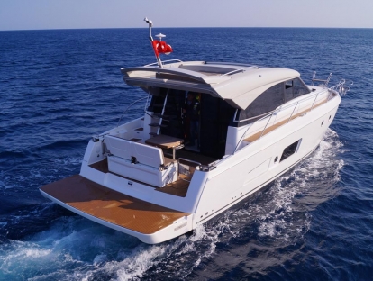 Яхта Bavaria Virtess 420 Coupe