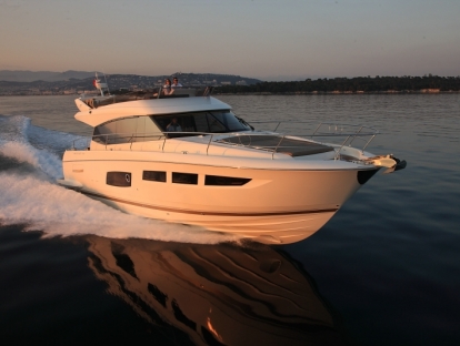 Яхта Prestige 550