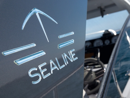 Яхта Sealine S330