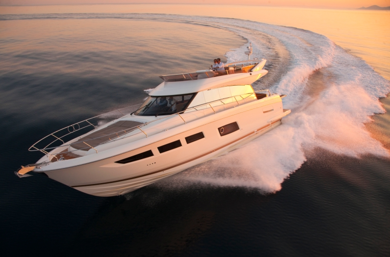 Яхта Prestige 550